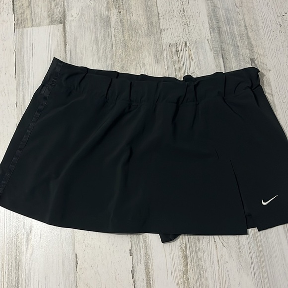 Nike Dresses & Skirts - Nike Black Tennis Skort Size L